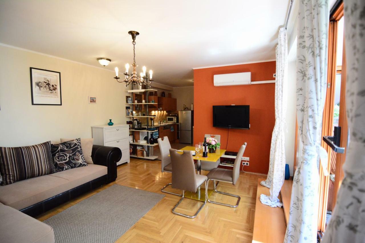 Appartamento Downtown Garden Isle In Urban Style-Free Parking Budapest Esterno foto
